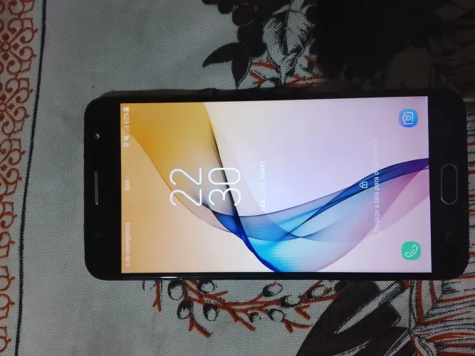 Celular J7