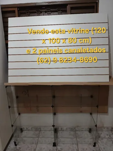 Balcão vitrine + painel canaletado