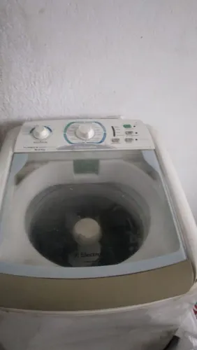 Máquina de lavar roupa Eletrolux 10 kilos com defeito 