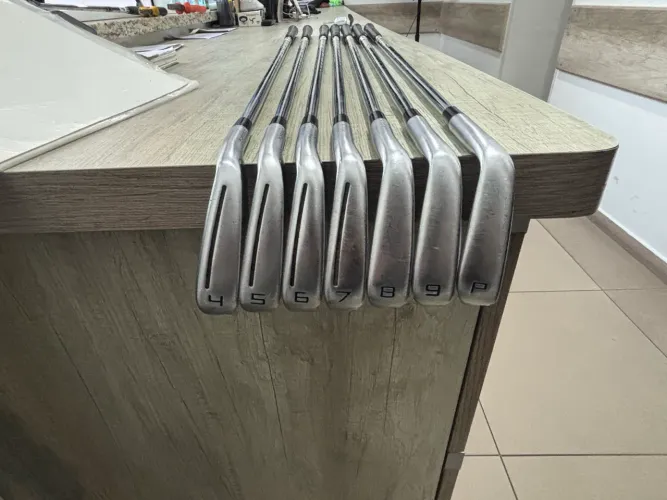 Conjunto de tacos de golf taylormade P790 do 4 ao P