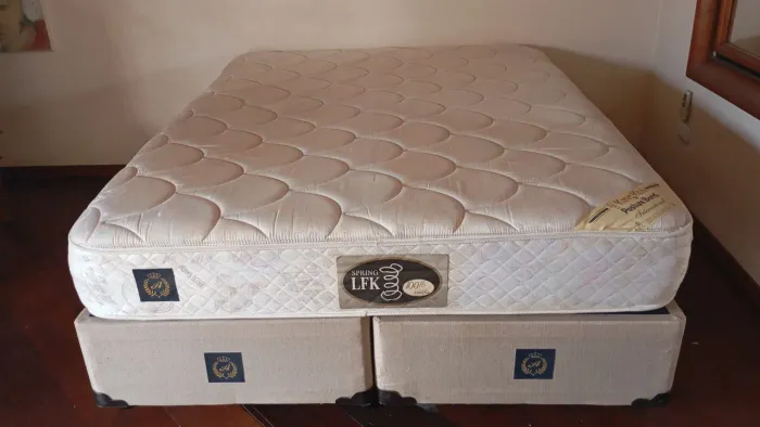 Cama box Queen completa frete grátis