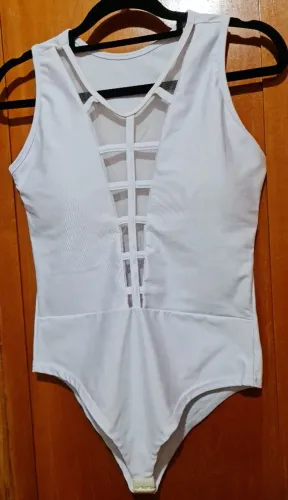 BODY BRANCO SEM MANGA COM DECOTE SENSUAL NOVO SEM USO TEM BOJO NOS SEIOS 