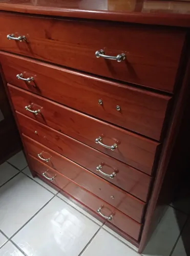 Cômoda madeira com 6 gavetas
