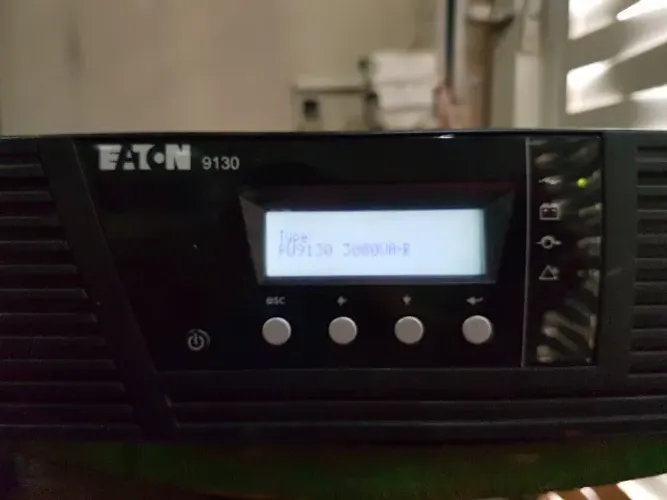 Nobreak Eaton *va 220v