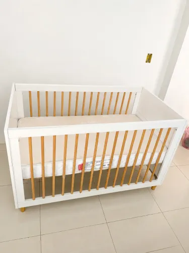 Berço  com colchão 