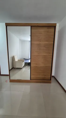 Guarda roupas MDF 1.78x2.30 com espelho nunca desmontado