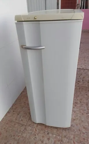 Geladeira Electrolux 240 litros - ENTREGO!