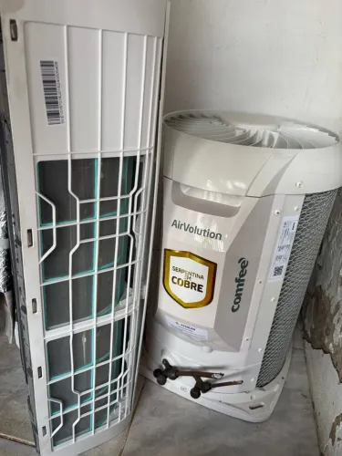 Vendo ar-condicionado 9 btus semi novo