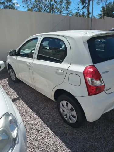 Toyota Etios X 1.3 Flex 16V 5P Mec. 2014