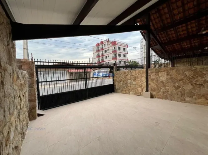 Casa Térrea Geminada na Tupi - Com Churrasqueira e Piscina!