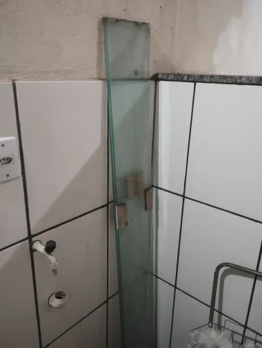Vidro fixo para prateleira.