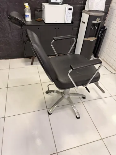 CADEIRA DE BARBEARIA USADA