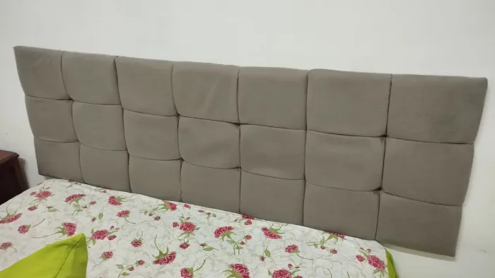 Cabeceira de cama estofada grafite