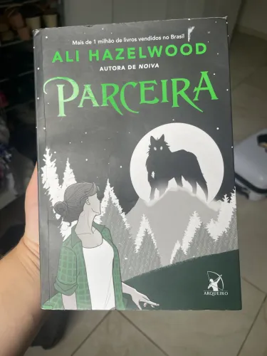 Livro Parceira de Ali Hazelwood