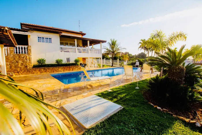 Fazenda/Sítio/Chácara para venda possui 900 metros quadrados com 6 quartos