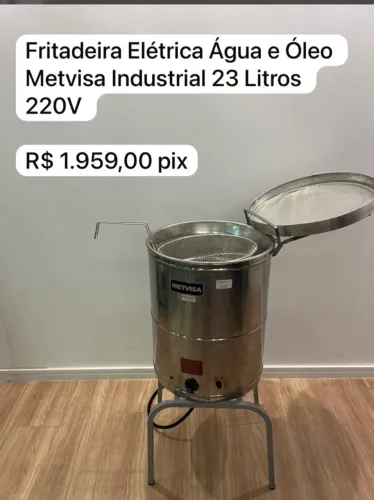FRITADEIRA INDUSTRIAL ELETRICA Capacidade de 23 L de óleo, 15 L de água e 1 kg de sal gros