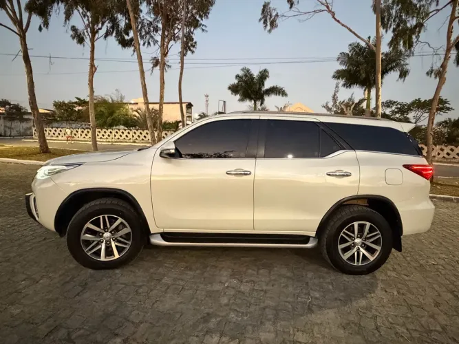 Toyota Hilux SW4 SRX 4X4 2.8 TDI 16V Dies. Aut. 2019