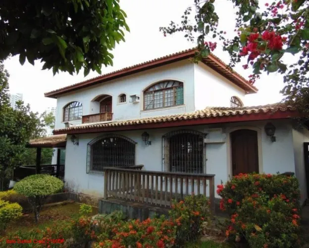 Excelente casa Duplex em condomínio fechado, 4 suítes, 4 vagas, casa top, Candeal, Salvado