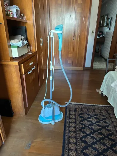 Ferro a vapor semi novo quase sem uso