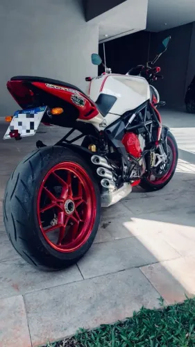 MV Agusta Brutale 800