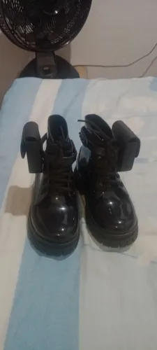 Vende-se uma bota modelo luelua