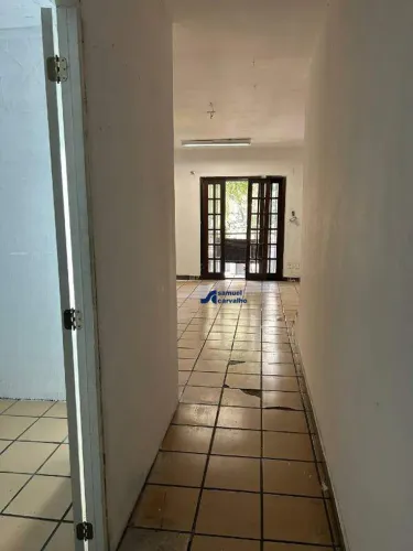 Excelente Sobrado Comercial para Locação | 140 m² | 6 Banheiros | Varanda e Quintal | Bela