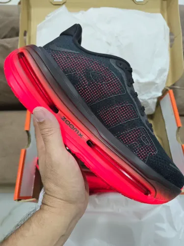 Vomero Premium Black Bright Crimson sz 44