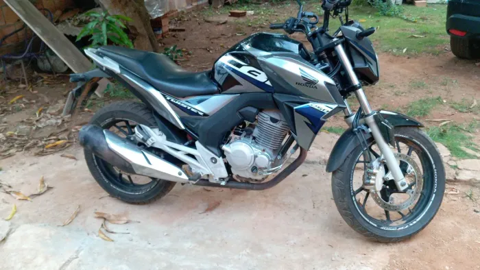 Vendo ou troco CB250 Twister 