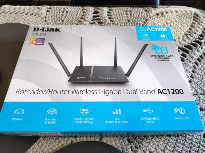 Roteador Wireless Gigabit Dual Band AC1200 D-Link DIR-825
