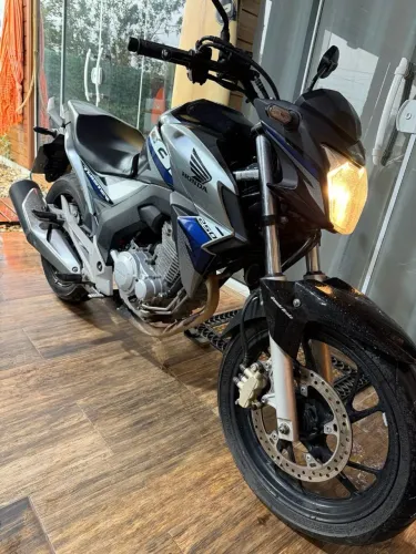 Flexone com 12.000 km apenas pouco uso somente venda