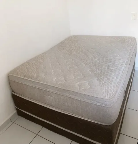 Vendo cama box com colchão casal