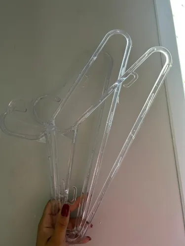 Cabide transparente