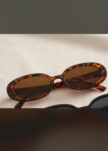 Óculos oval vintage estiloso