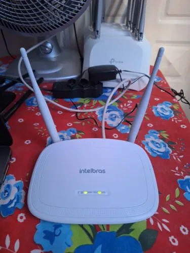 Roteador e Repetidor de sinal sem fio Intelbras IWR 3000N 2 antenas 300Mbps 