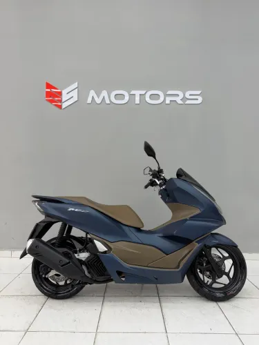 Oportunidade!!! PCX DLX 160 único dono. 19.043 KM 2023/2023 por apenas 21.999 na ESMOTORS 