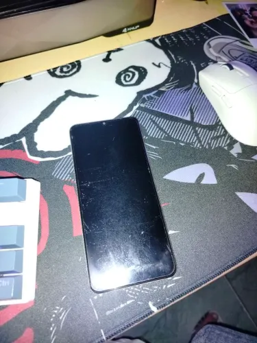 Celular semi novo