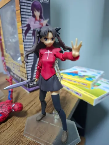 Figma rin tohsaka original (com defeito e loose)