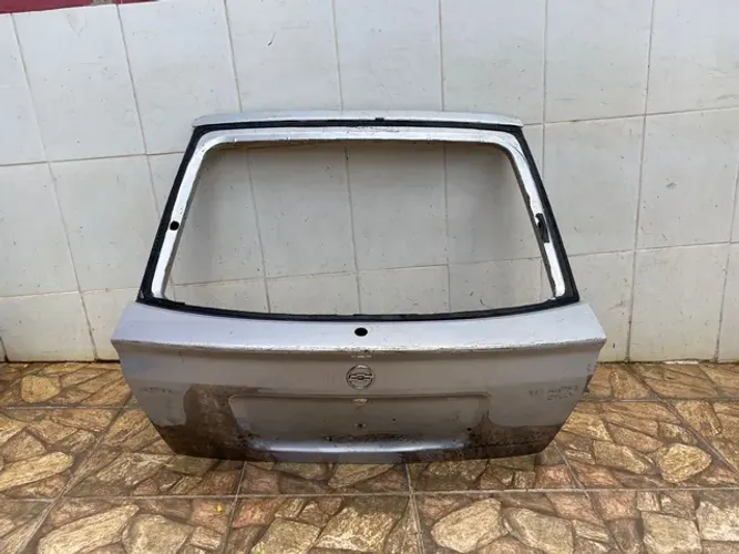 Tampa traseira Astra Hatch 1997/1998/1999/2000/2001/2002