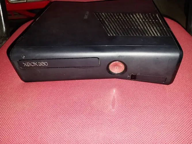 VÍDEO GAME XBOX 360 COM DEFEITO. 