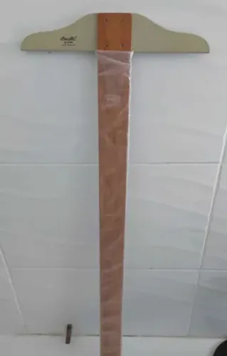 Régua T para desenho técnico