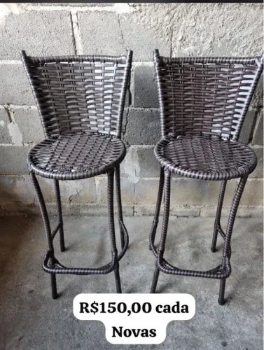 Banquetas em fibra sintética novas cada