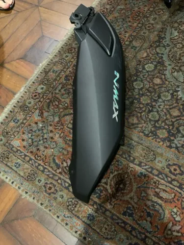 Lateral traseira esquerda NMAX 21 em diante