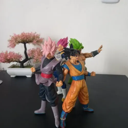 Vendo action figures dragon ball