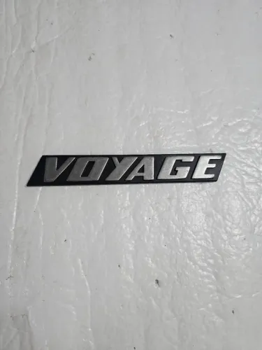 Voyage 81 em diante emblema tampa traseira novo original