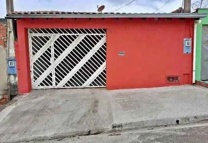 VENDO ESSA CASA NO BAIRRO PETRÓPOLIS, PRÓX. AO COMANDO GERAL | A PRONTA ENTREGA