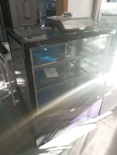 NZ. Vitrine refrigerada 1,50m Venâncio com desembaçador