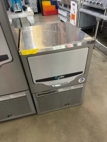 Máquina de gelo em cubos 40kg por dia nova 