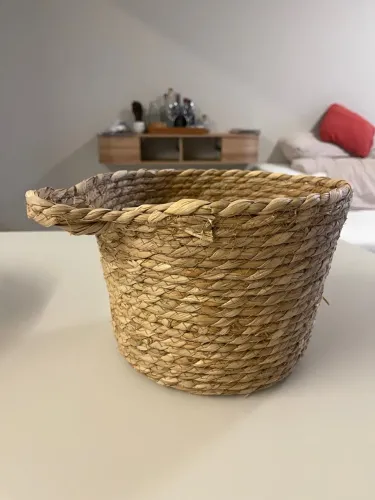 Cesto decorativo de palha