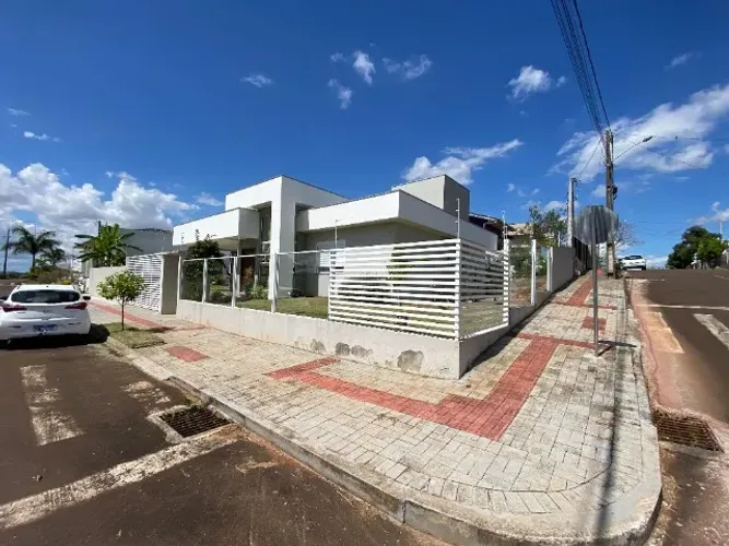 Casa plana e com piscina para venda em Chapecó