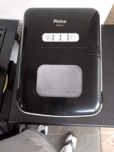 Máquina de Gelo Philco PMG01I semi nova compacta e eficiente 110v